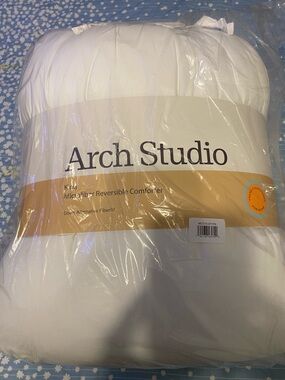 White Microfiber Reversible Comforter - King